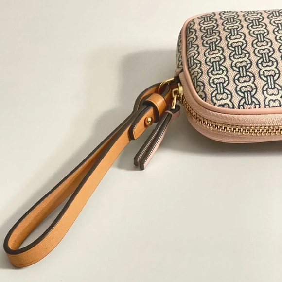 Tory Burch Gemini Link Wristlet Coastal Pink Gold Hardware H:4.2", L 7.2" - Picture 12 of 16